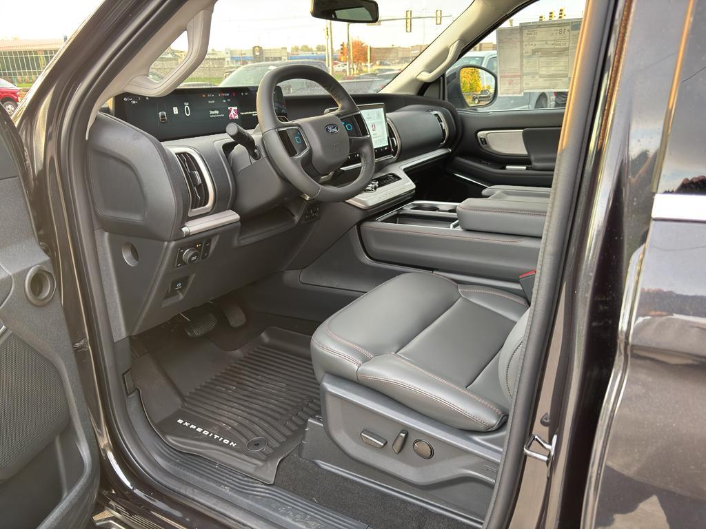new 2025 Ford Expedition Max car, priced at $75,385