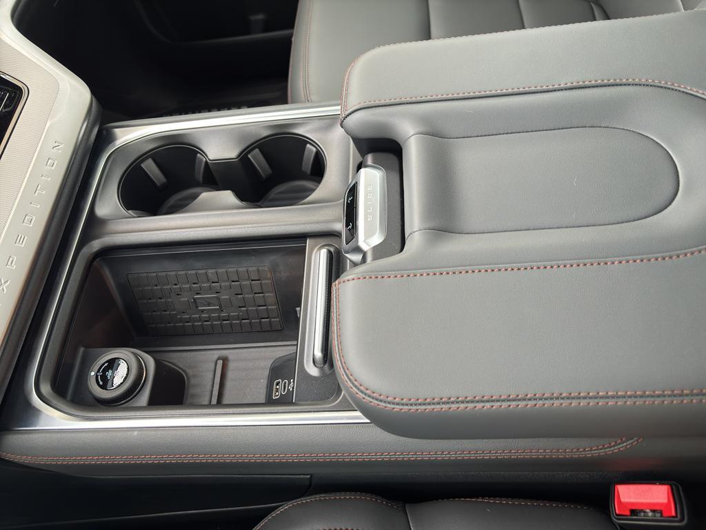 new 2025 Ford Expedition Max car, priced at $75,385