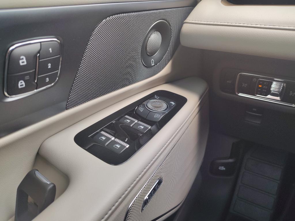 new 2025 Lincoln Nautilus car, priced at $65,525