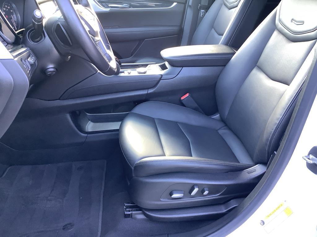 used 2022 Cadillac XT5 car, priced at $28,573