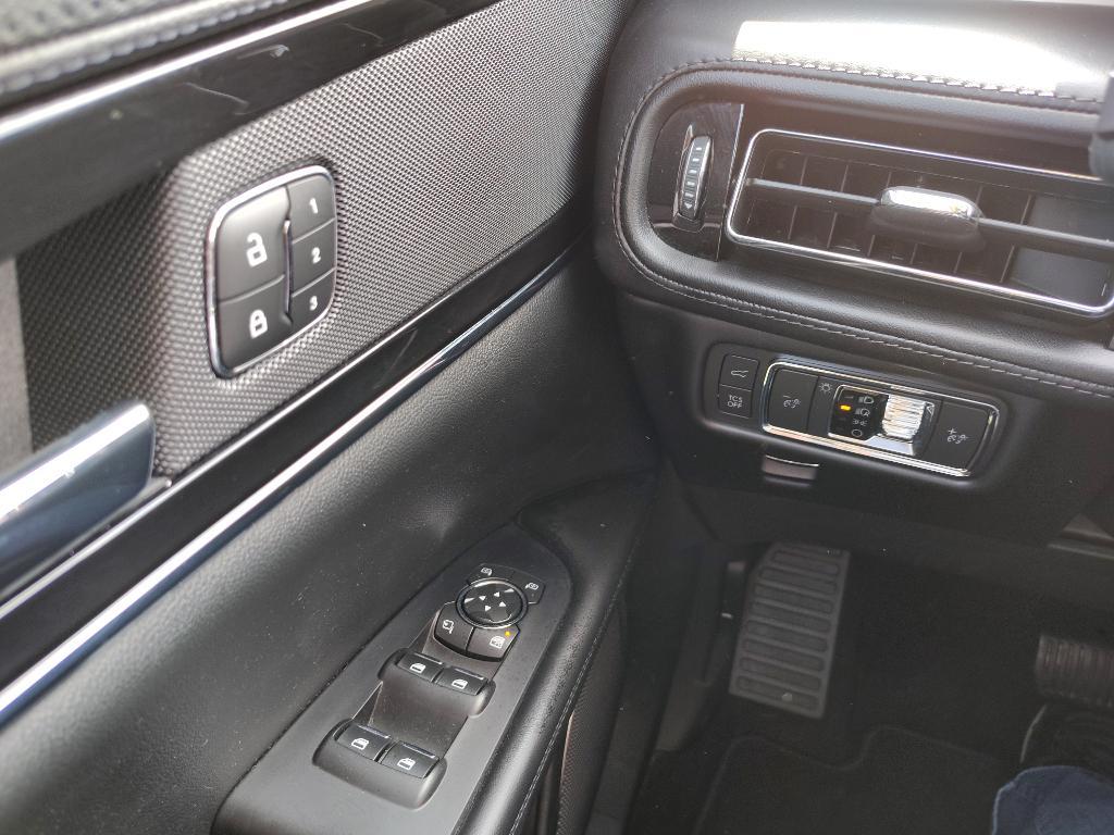 used 2022 Lincoln Nautilus car, priced at $40,570