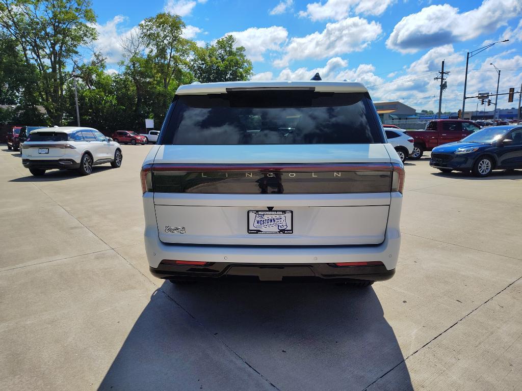 new 2025 Lincoln Navigator car, priced at $106,625
