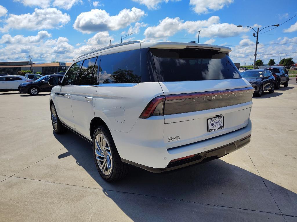new 2025 Lincoln Navigator car, priced at $106,625