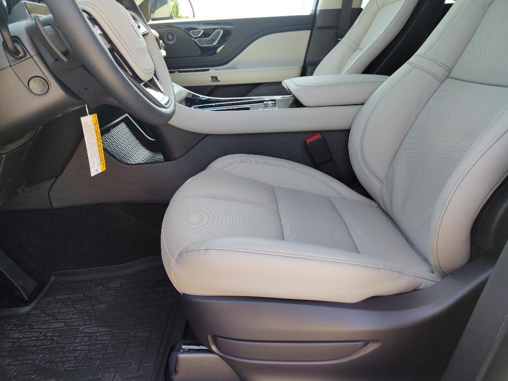 new 2025 Lincoln Aviator car, priced at $77,165