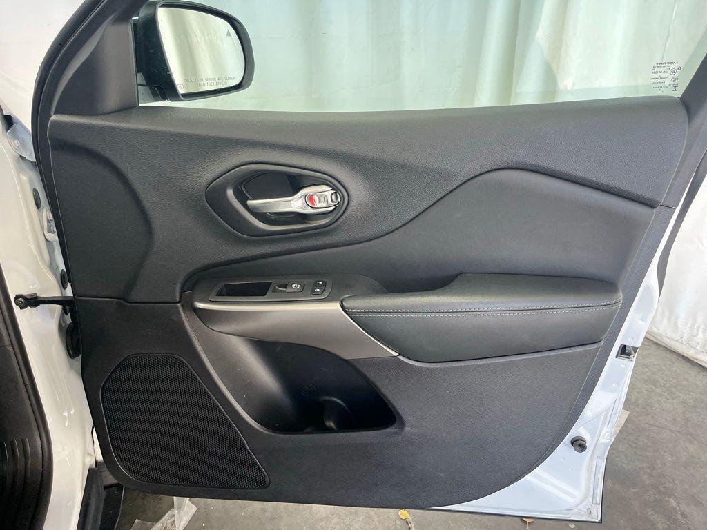 used 2022 Jeep Cherokee car, priced at $19,991