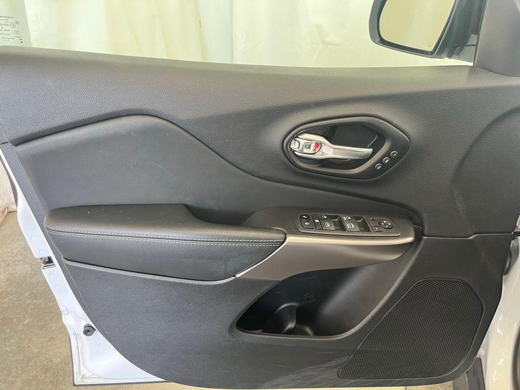 used 2022 Jeep Cherokee car, priced at $19,991