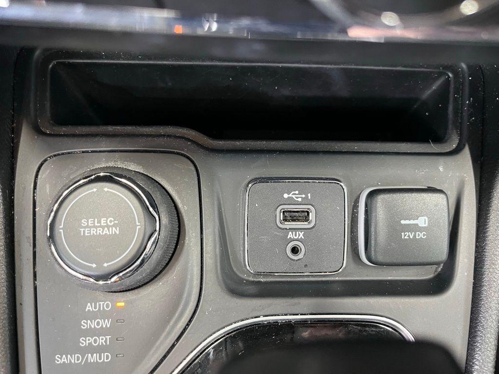 used 2022 Jeep Cherokee car, priced at $19,991