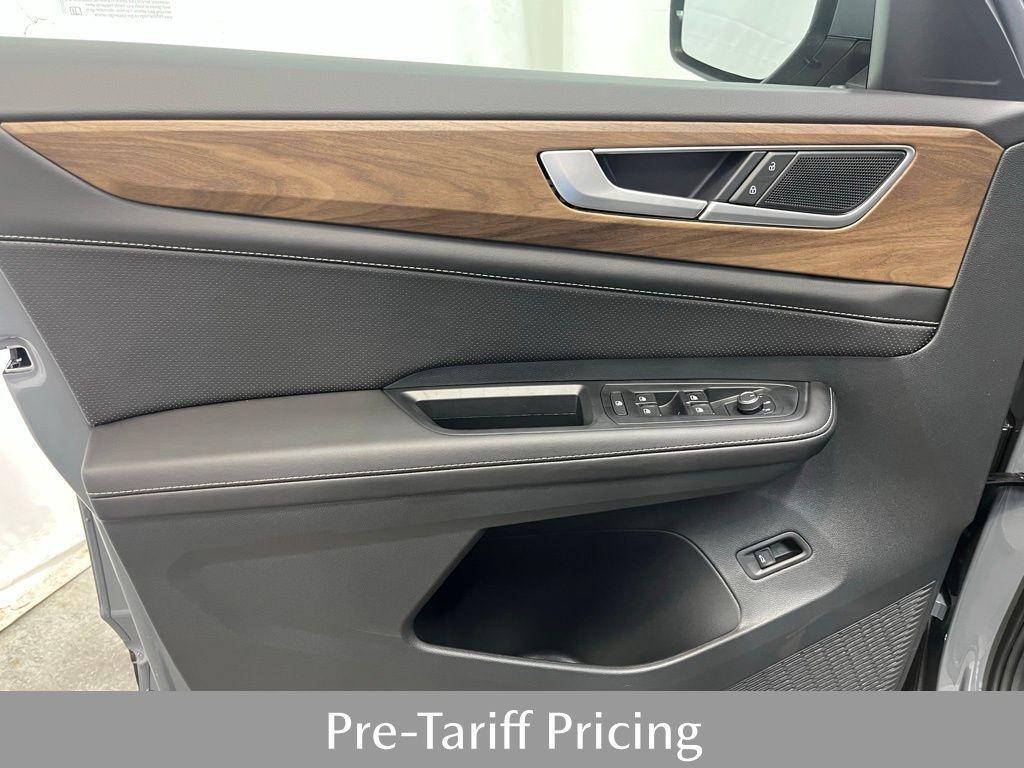 new 2025 Volkswagen Atlas car, priced at $43,168