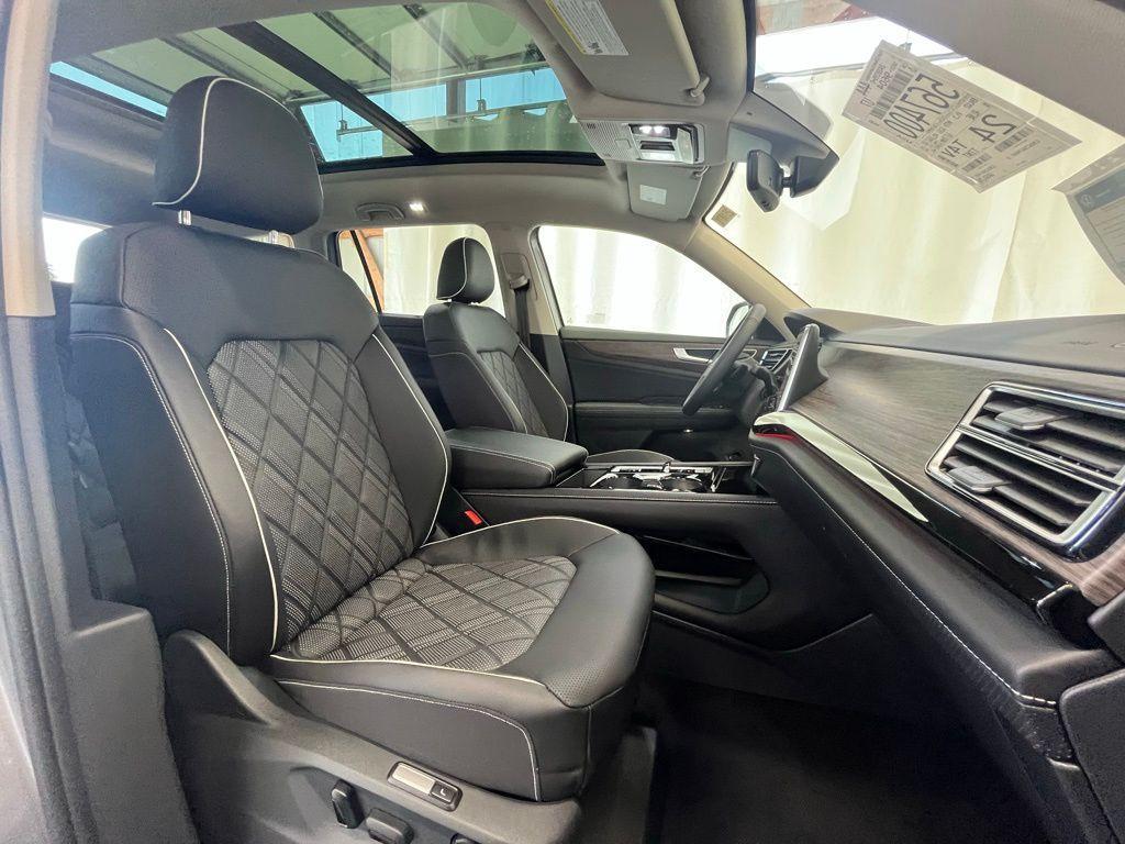 new 2025 Volkswagen Atlas car, priced at $50,116