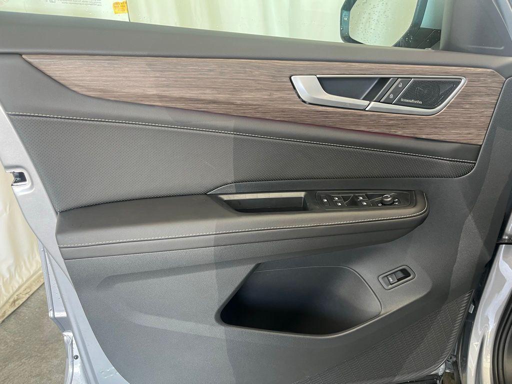new 2025 Volkswagen Atlas car, priced at $50,116