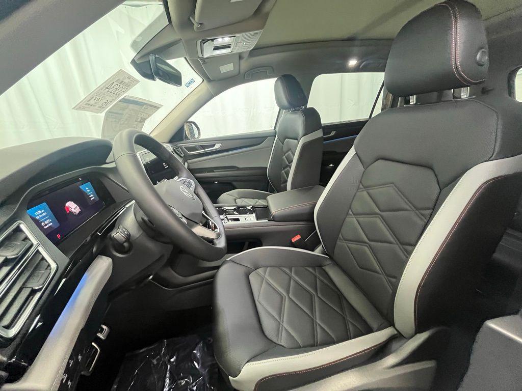 new 2025 Volkswagen Atlas car, priced at $44,644