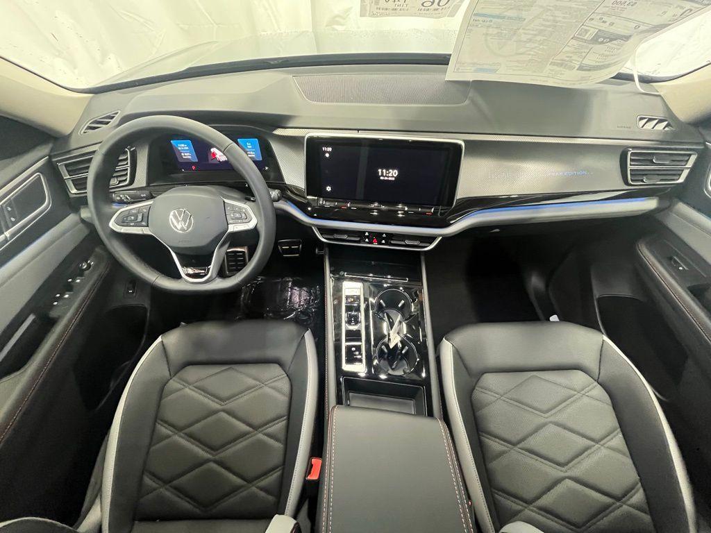 new 2025 Volkswagen Atlas car, priced at $44,644
