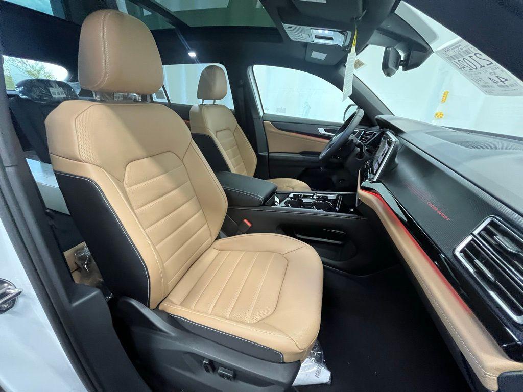 new 2026 Volkswagen Atlas Cross Sport car, priced at $50,641