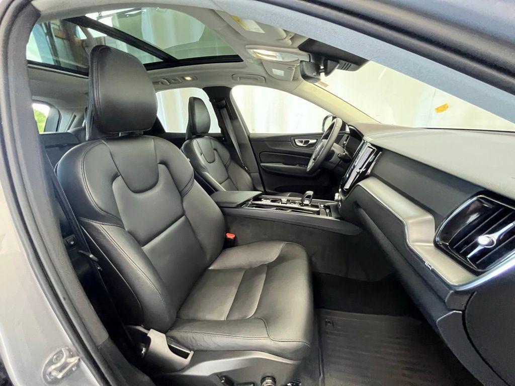 used 2024 Volvo XC60 car, priced at $34,993