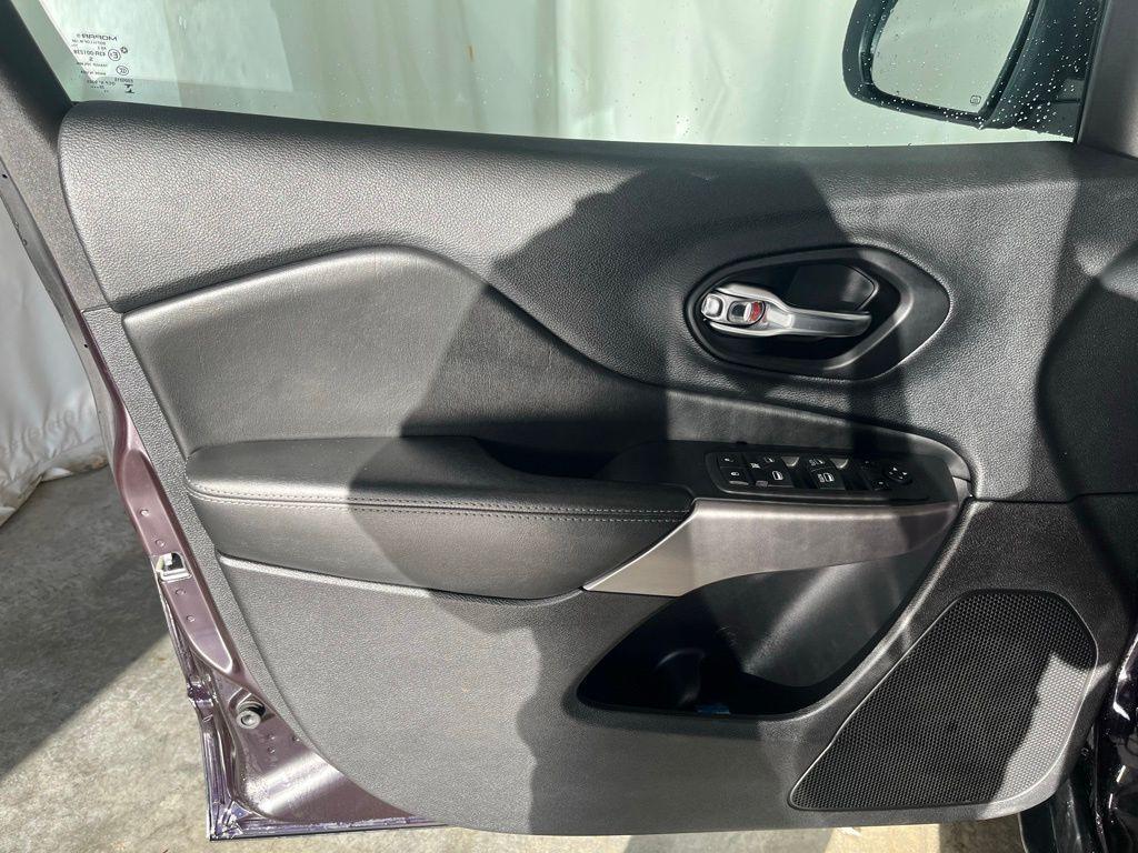 used 2021 Jeep Cherokee car, priced at $20,991