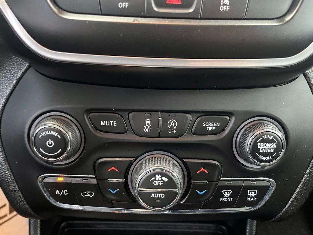 used 2021 Jeep Cherokee car, priced at $20,991