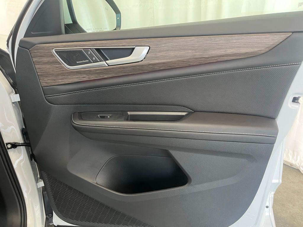 new 2025 Volkswagen Atlas car, priced at $50,553