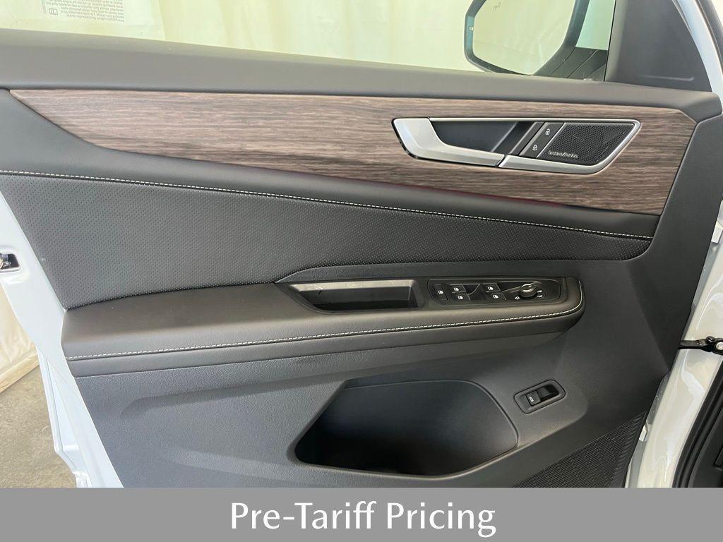 new 2025 Volkswagen Atlas car, priced at $52,053