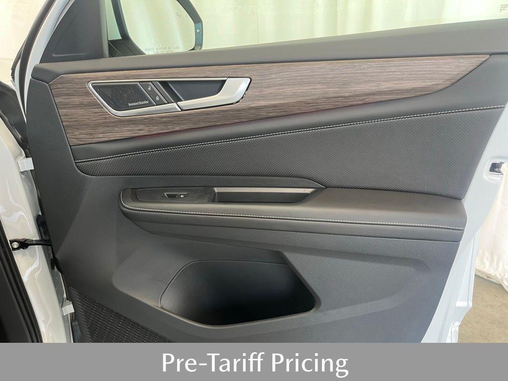 new 2025 Volkswagen Atlas car, priced at $52,053