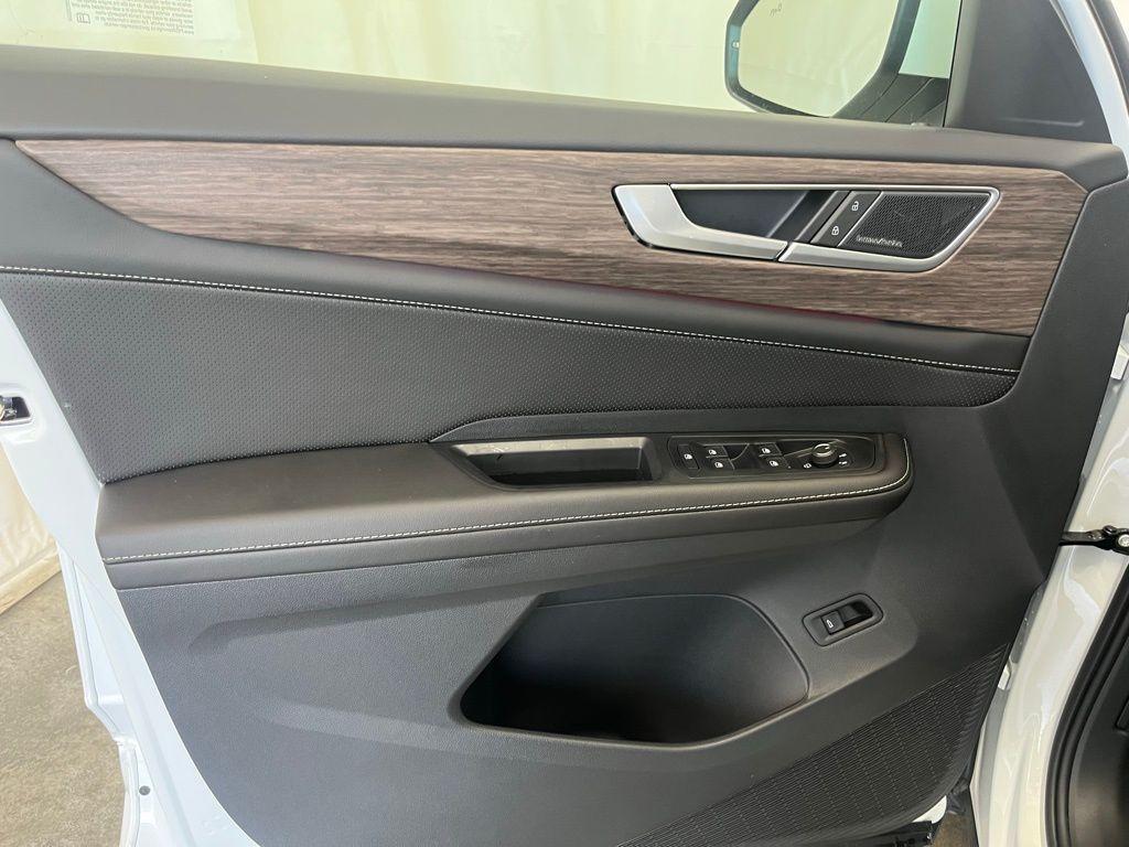 new 2025 Volkswagen Atlas car, priced at $50,553