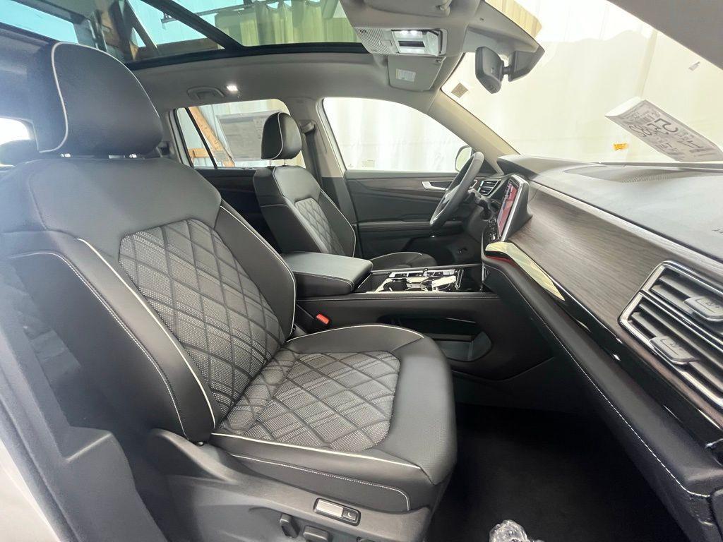 new 2025 Volkswagen Atlas car, priced at $50,553