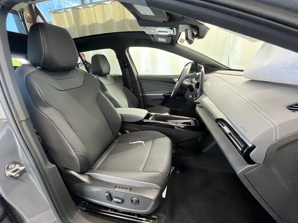 new 2025 Volkswagen ID.4 car, priced at $50,650