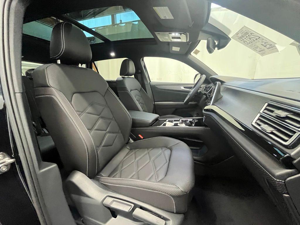 new 2025 Volkswagen Atlas Cross Sport car, priced at $43,679