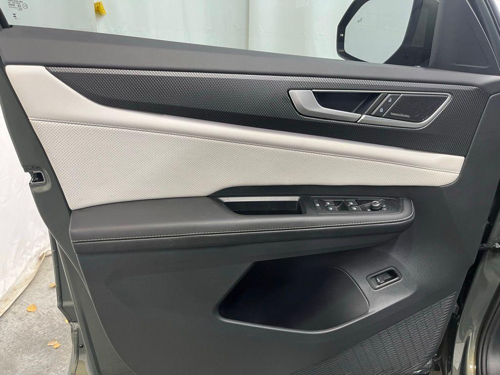 used 2025 Volkswagen Atlas Cross Sport car, priced at $43,991