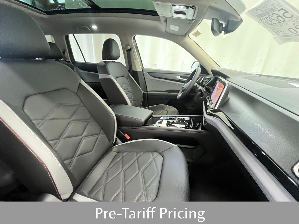 new 2025 Volkswagen Atlas car, priced at $45,111