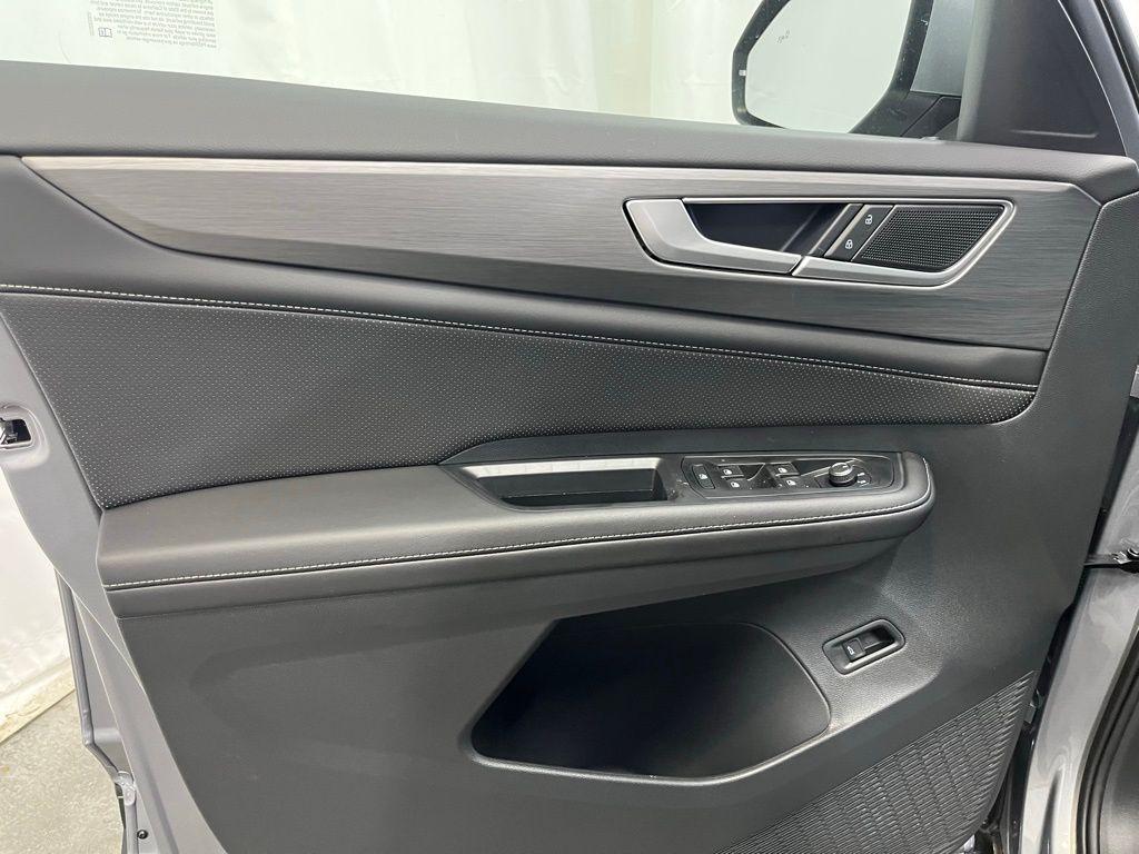 new 2025 Volkswagen Atlas Cross Sport car, priced at $41,815
