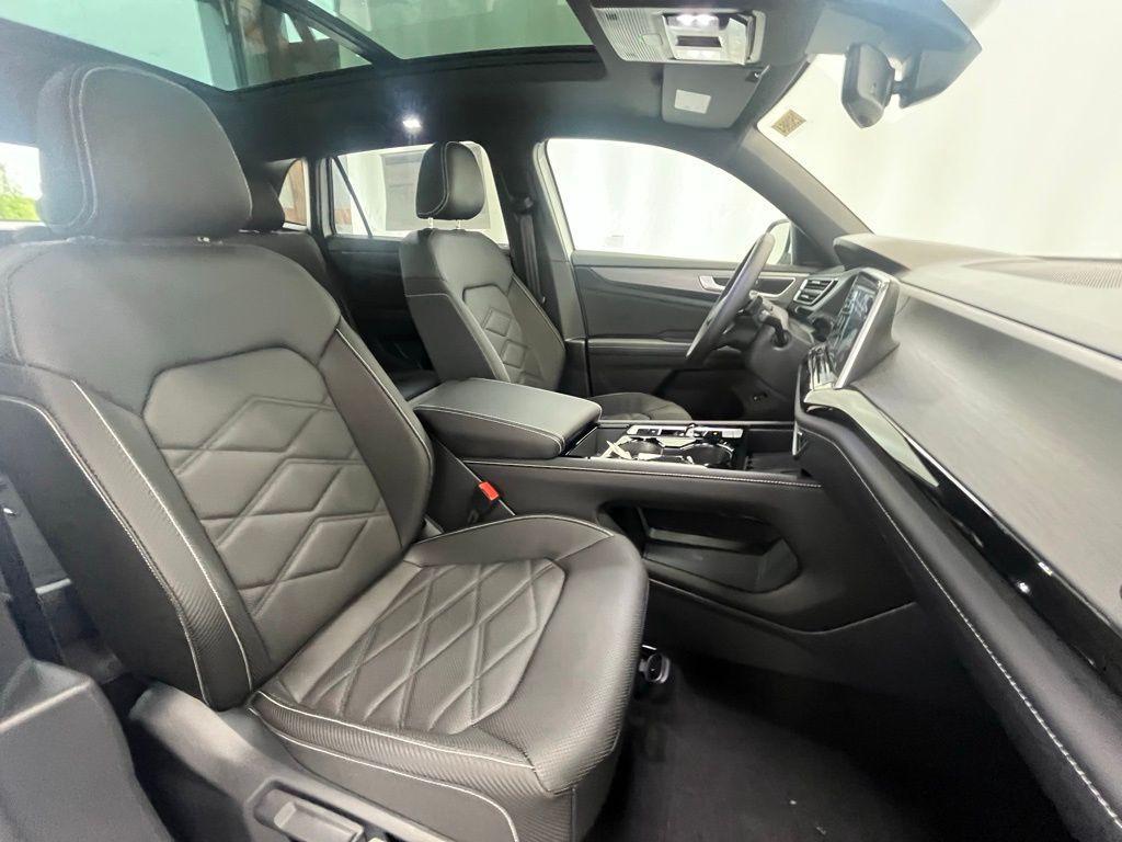 new 2025 Volkswagen Atlas Cross Sport car, priced at $41,647