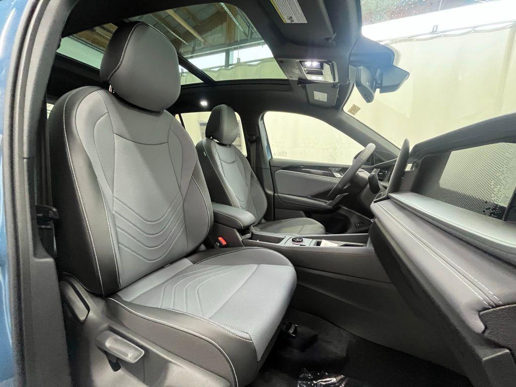 new 2025 Volkswagen Tiguan car, priced at $37,453