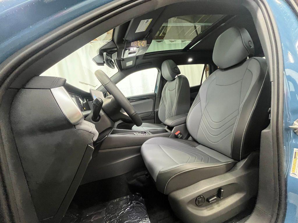 new 2025 Volkswagen Tiguan car, priced at $37,453