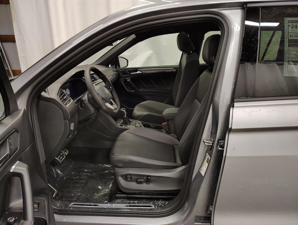 new 2024 Volkswagen Tiguan car, priced at $33,075