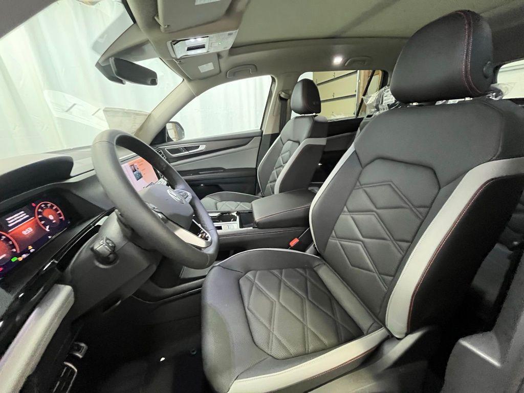 new 2025 Volkswagen Atlas car, priced at $43,513