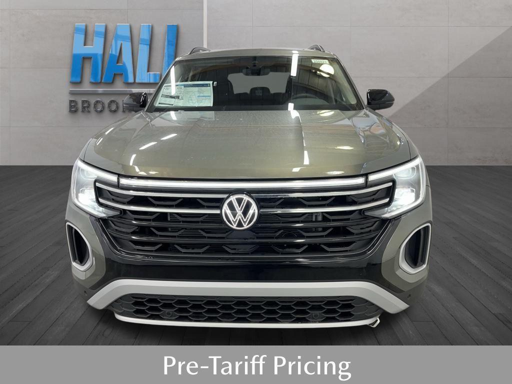 new 2025 Volkswagen Atlas car, priced at $45,013