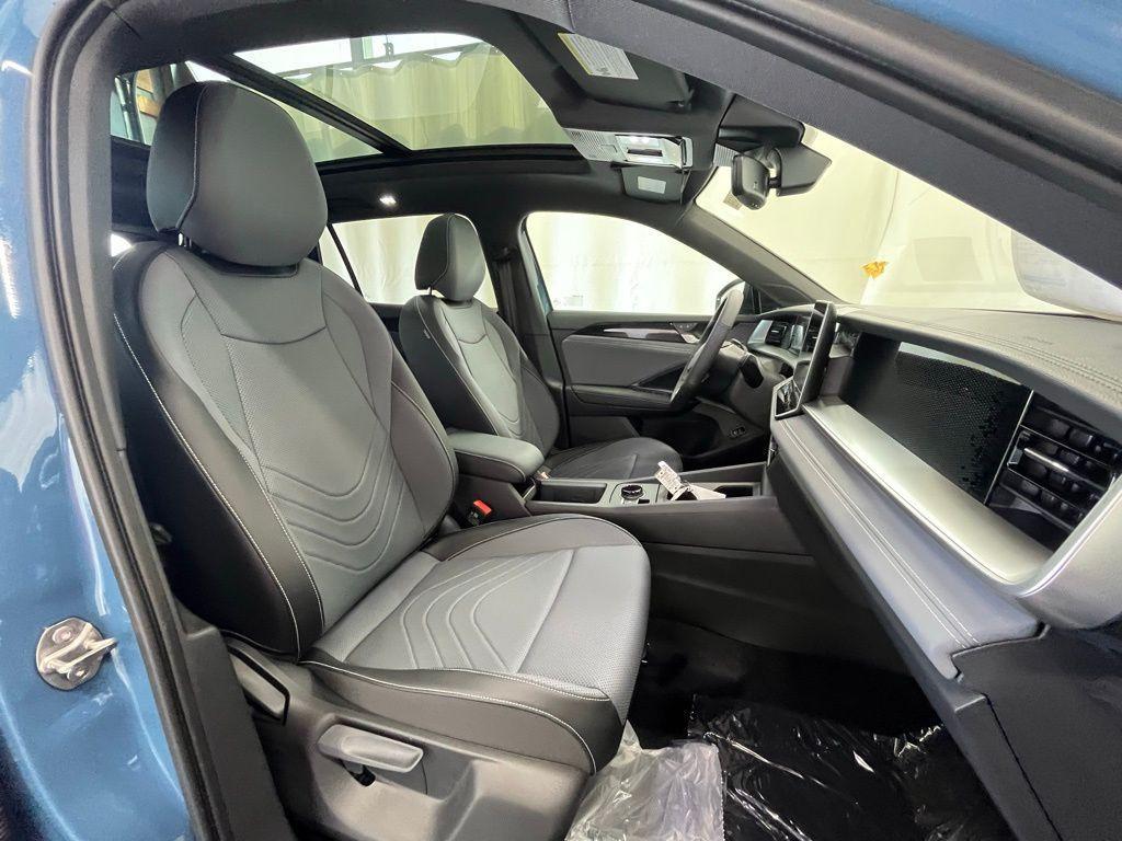 new 2025 Volkswagen Tiguan car, priced at $37,589