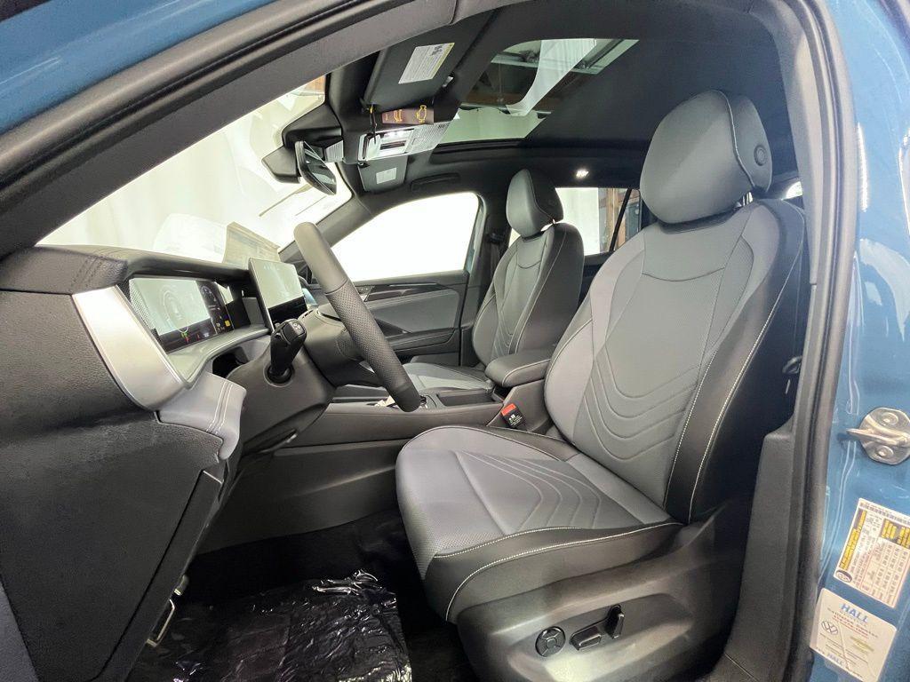 new 2025 Volkswagen Tiguan car, priced at $37,589