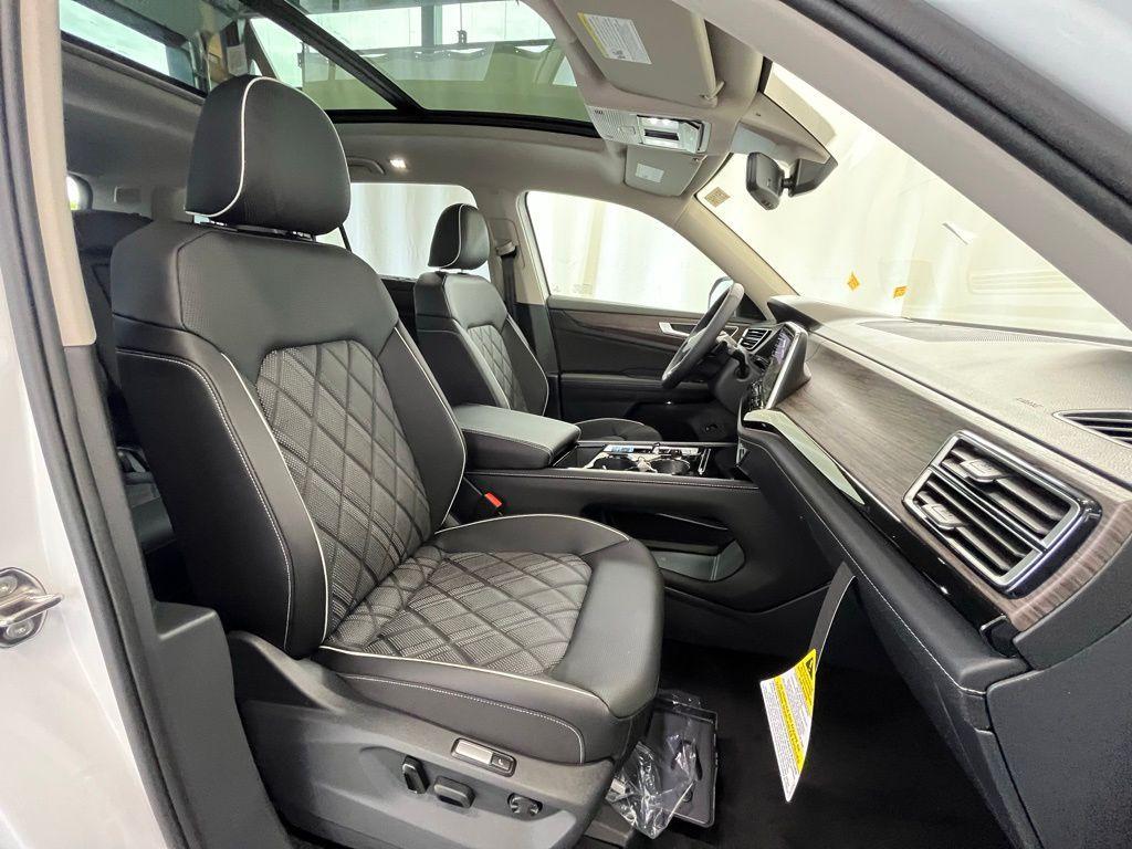 new 2025 Volkswagen Atlas car, priced at $50,309