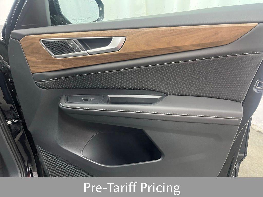 new 2025 Volkswagen Atlas car, priced at $43,680