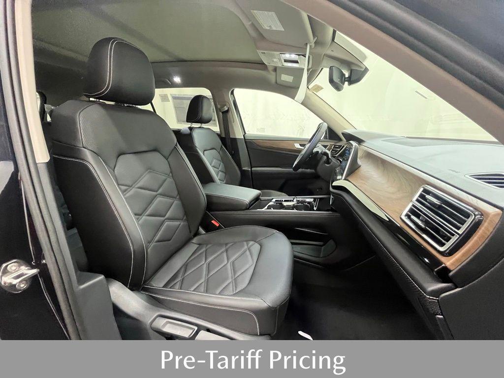 new 2025 Volkswagen Atlas car, priced at $43,680