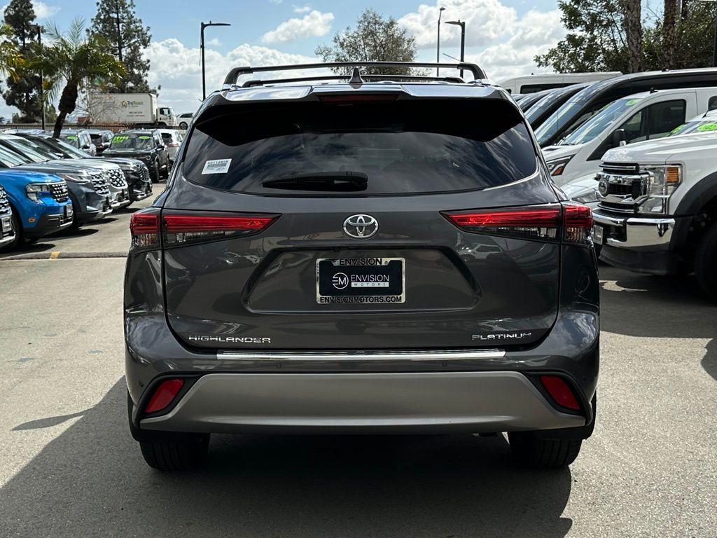 used 2022 Toyota Highlander car, priced at $42,995