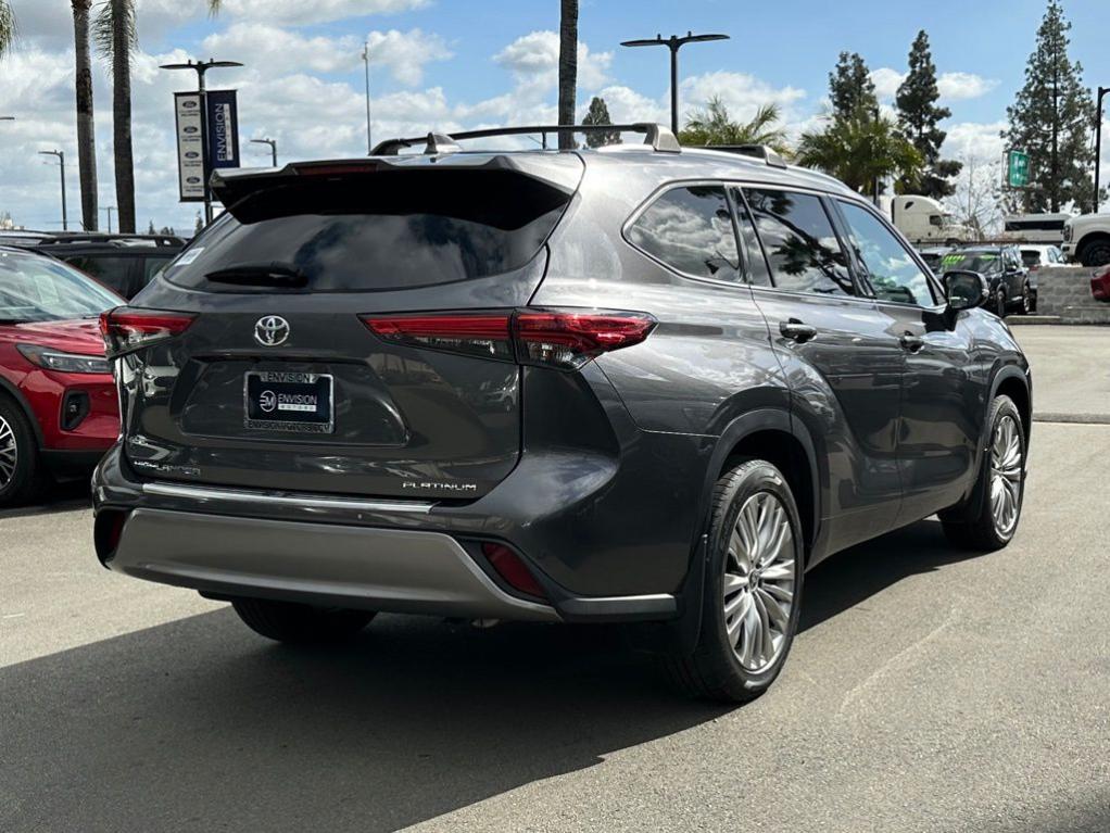 used 2022 Toyota Highlander car, priced at $42,995