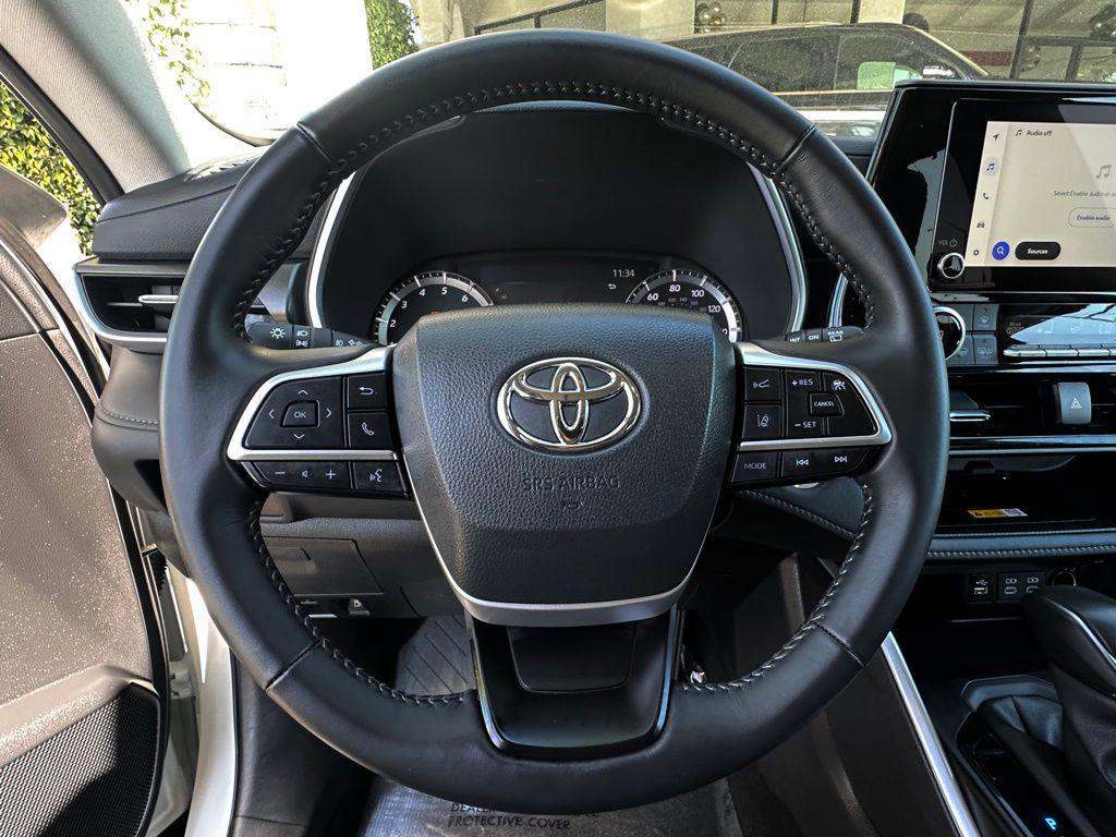 used 2024 Toyota Highlander car, priced at $43,995