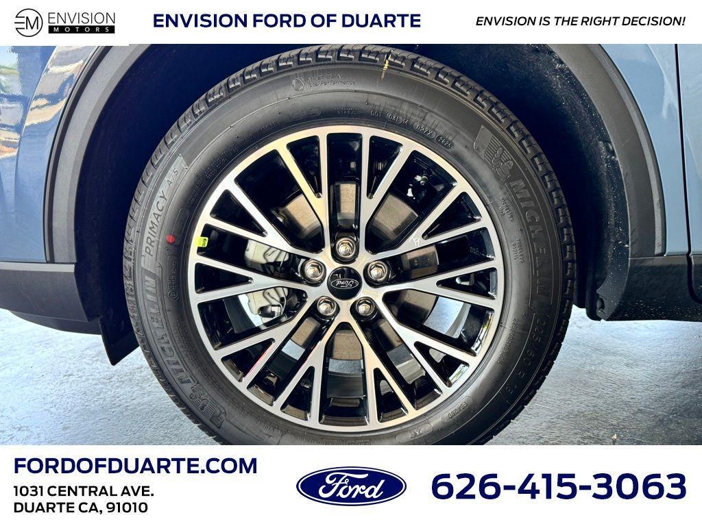new 2025 Ford Escape car, priced at $33,395