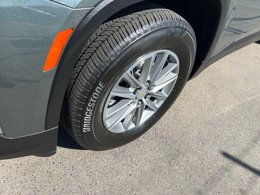 used 2023 Chevrolet Traverse car, priced at $28,899