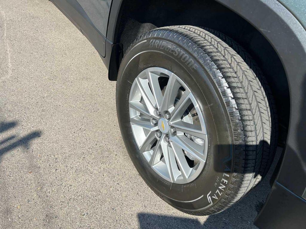 used 2023 Chevrolet Traverse car, priced at $28,899