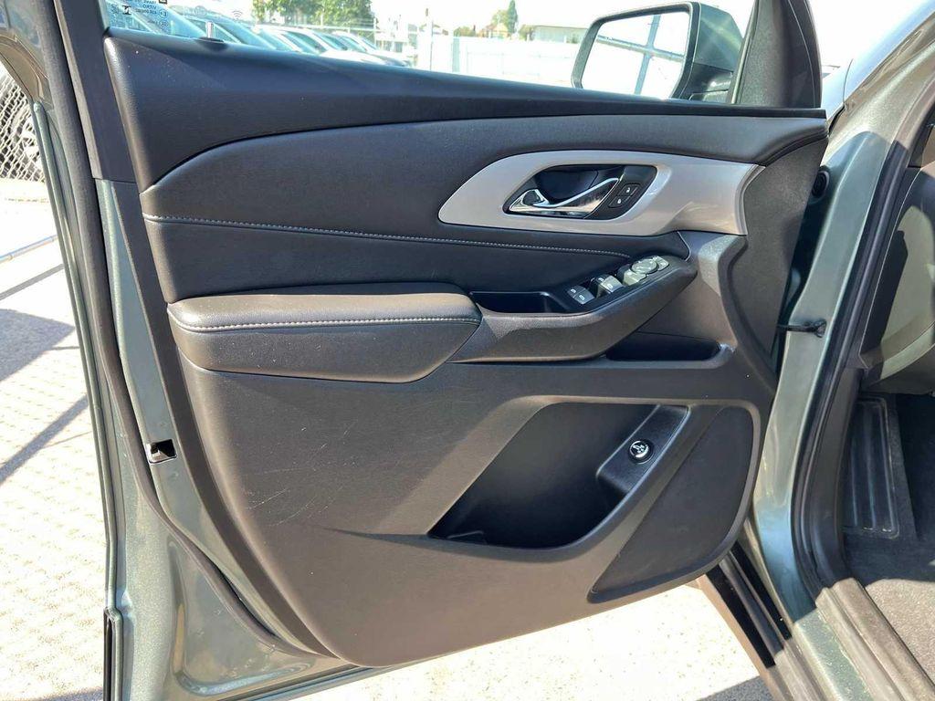 used 2023 Chevrolet Traverse car, priced at $28,899