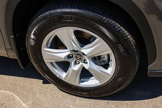 used 2023 Toyota Highlander car, priced at $34,444