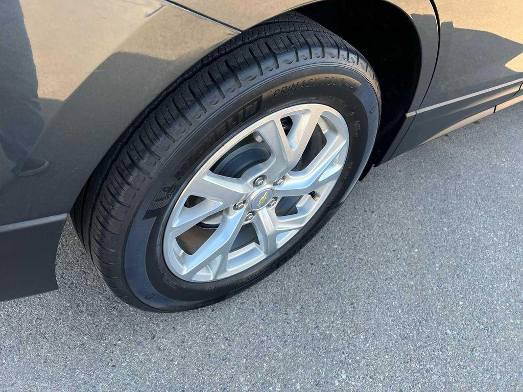 used 2021 Chevrolet Equinox car, priced at $17,699